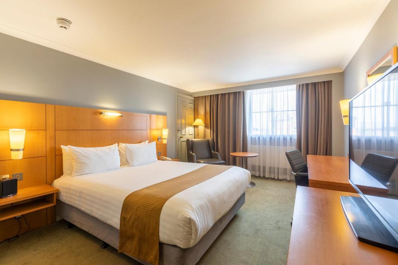 Holiday Inn London Sutton By Ihg Exteriör bild