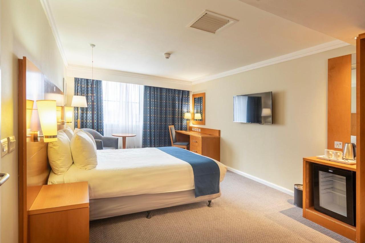 Holiday Inn London Sutton By Ihg Exteriör bild