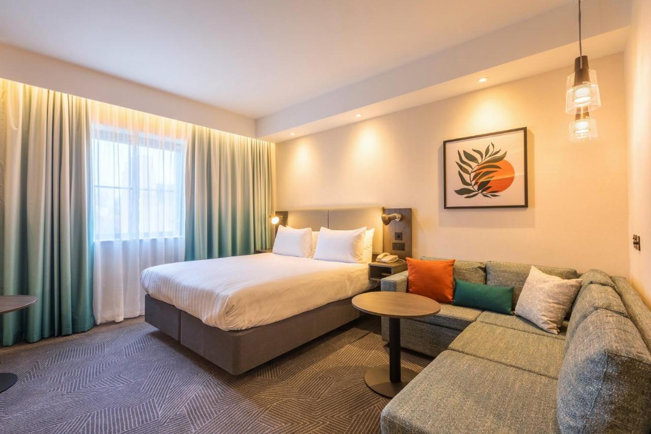 Holiday Inn London Sutton By Ihg Exteriör bild