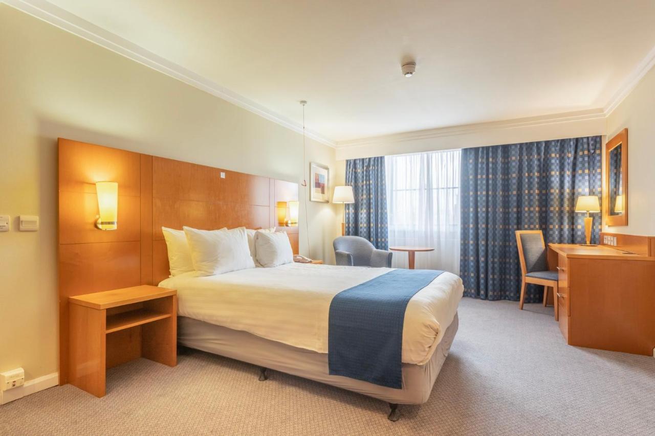 Holiday Inn London Sutton By Ihg Exteriör bild
